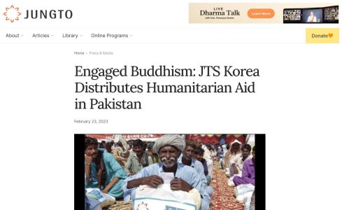 This morning I read an article with morning Book club after the early morning practice. We took a turn reading the article from Press & Media at Jungto homepage. From today's reading I realized that I wasn't satisfied with so many things that I already have but I was complaining about what I didn't have. Through reading and sharing with other practitioners, I felt ashamed of myself. I forgot to appreciate what I already have and the fact that I'm a happy practitioner. It's good to have a chance to remind myself about this. Thank you for all the Jungto volunteers.  